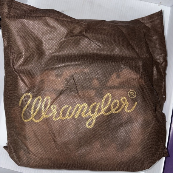 WRANGLER COW PRINT FANNY PACK - BRAND NEW W/ DUST COVER - Picture 2 of 8